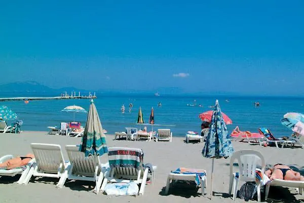 מלון Attika Beach